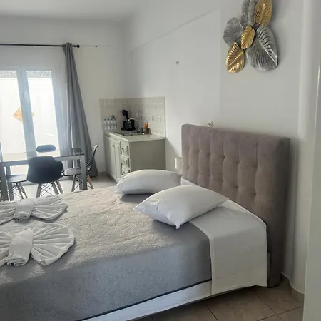 Tania R 3* Firostefani