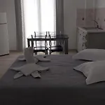 Konukevi Tania R Firostefani